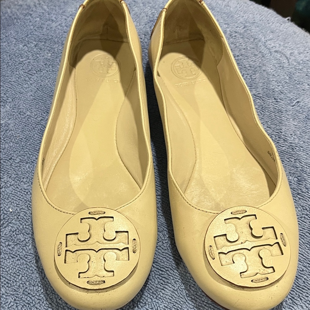 Tory Burch Women's Cream Flats with Logo